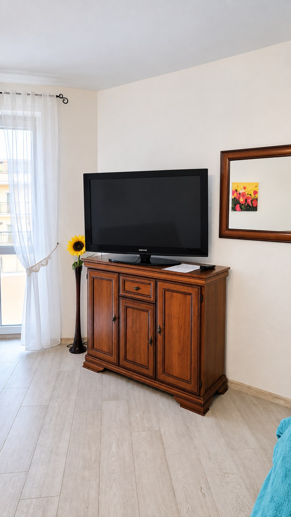 Telewizor i komoda